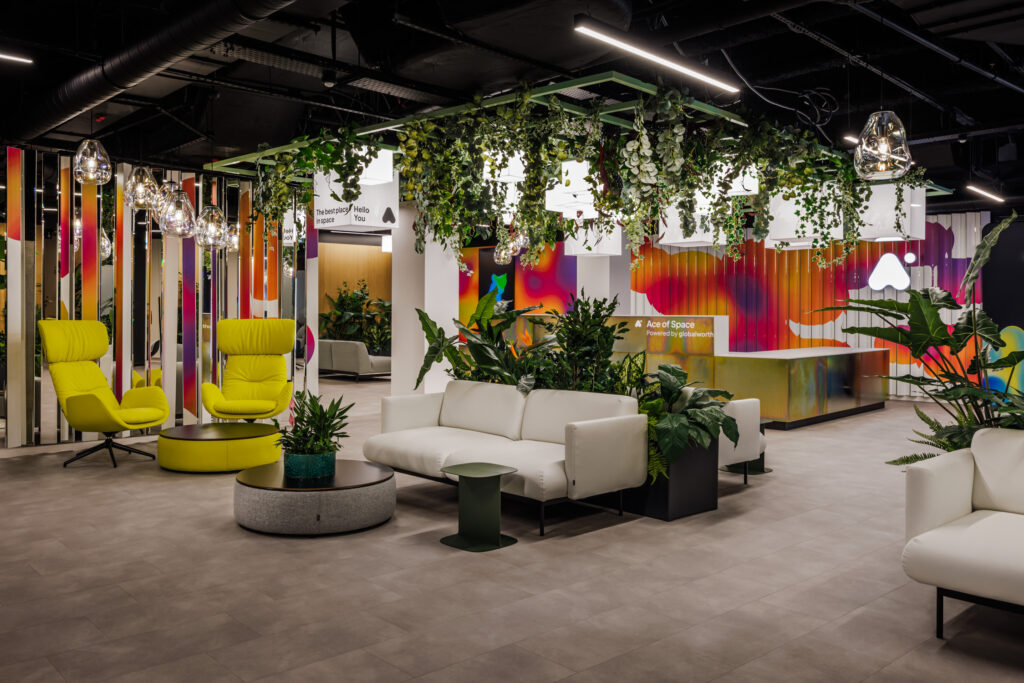 Aranżacja biura Ace of Space Wrocław Renoma - zieleń w recepcji biura